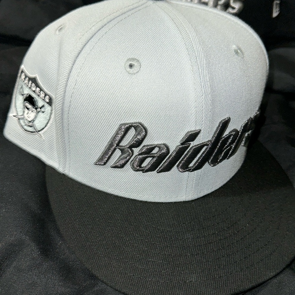 Raiders throwback logo